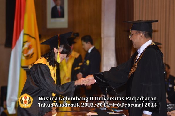 wisuda-unpad-gel-ii-ta-2013_2014-fakultas-mipa-oleh-rektor-132