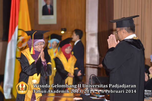 wisuda-unpad-gel-ii-ta-2013_2014-fakultas-mipa-oleh-rektor-148