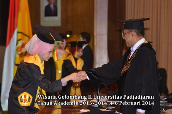 wisuda-unpad-gel-ii-ta-2013_2014-fakultas-mipa-oleh-rektor-167