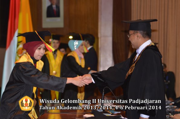 wisuda-unpad-gel-ii-ta-2013_2014-fakultas-mipa-oleh-rektor-168