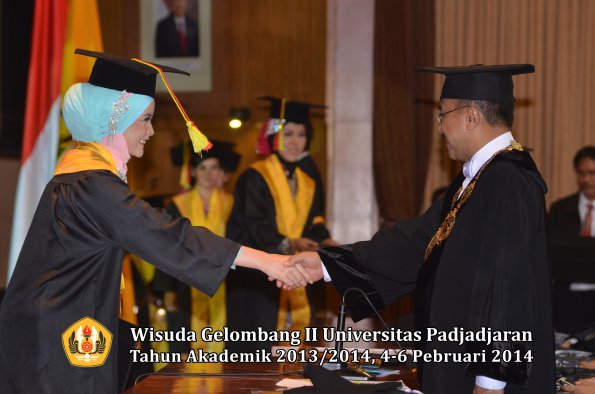 wisuda-unpad-gel-ii-ta-2013_2014-fakultas-mipa-oleh-rektor-170