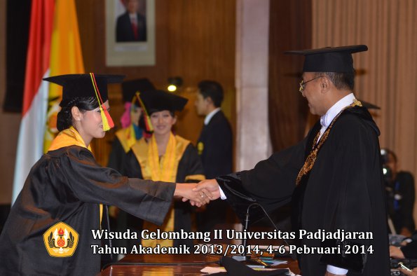 wisuda-unpad-gel-ii-ta-2013_2014-fakultas-mipa-oleh-rektor-172