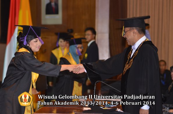 wisuda-unpad-gel-ii-ta-2013_2014-fakultas-psikologi-oleh-rektor-004