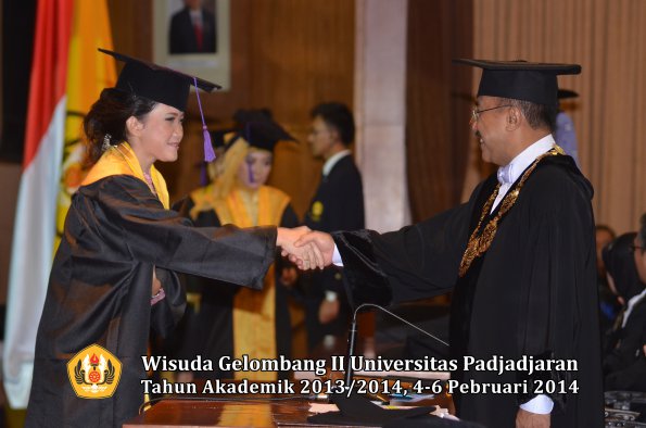 wisuda-unpad-gel-ii-ta-2013_2014-fakultas-psikologi-oleh-rektor-007