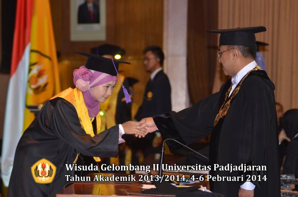 wisuda-unpad-gel-ii-ta-2013_2014-fakultas-psikologi-oleh-rektor-012