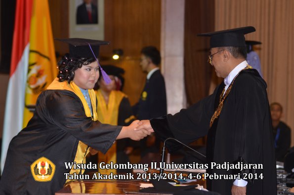 wisuda-unpad-gel-ii-ta-2013_2014-fakultas-psikologi-oleh-rektor-019