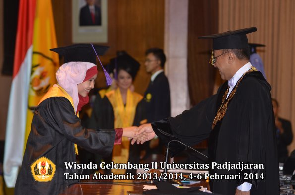 wisuda-unpad-gel-ii-ta-2013_2014-fakultas-psikologi-oleh-rektor-021