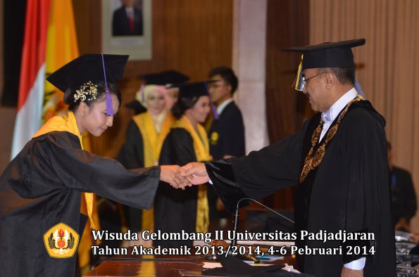 wisuda-unpad-gel-ii-ta-2013_2014-fakultas-psikologi-oleh-rektor-022