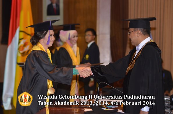 wisuda-unpad-gel-ii-ta-2013_2014-fakultas-psikologi-oleh-rektor-023