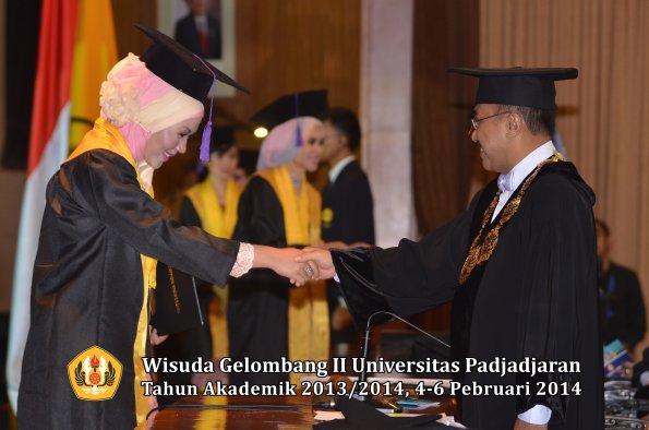 wisuda-unpad-gel-ii-ta-2013_2014-fakultas-psikologi-oleh-rektor-024