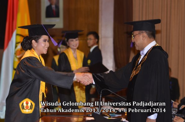 wisuda-unpad-gel-ii-ta-2013_2014-fakultas-psikologi-oleh-rektor-027