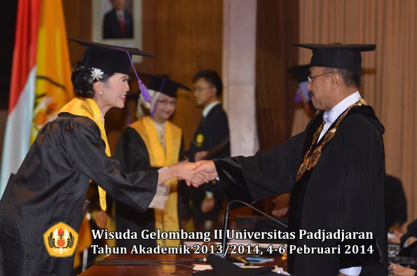 wisuda-unpad-gel-ii-ta-2013_2014-fakultas-psikologi-oleh-rektor-028