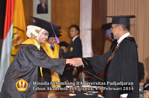 wisuda-unpad-gel-ii-ta-2013_2014-fakultas-psikologi-oleh-rektor-029