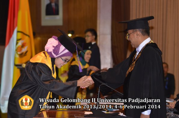 wisuda-unpad-gel-ii-ta-2013_2014-fakultas-psikologi-oleh-rektor-032