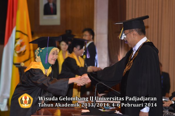 wisuda-unpad-gel-ii-ta-2013_2014-fakultas-psikologi-oleh-rektor-033