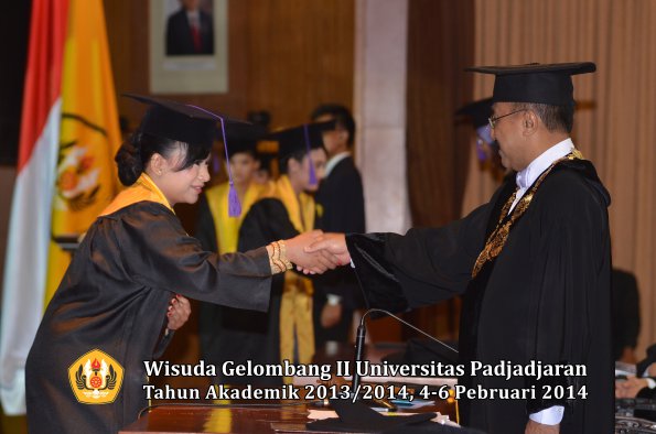 wisuda-unpad-gel-ii-ta-2013_2014-fakultas-psikologi-oleh-rektor-034