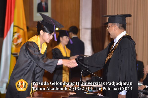 wisuda-unpad-gel-ii-ta-2013_2014-fakultas-psikologi-oleh-rektor-036