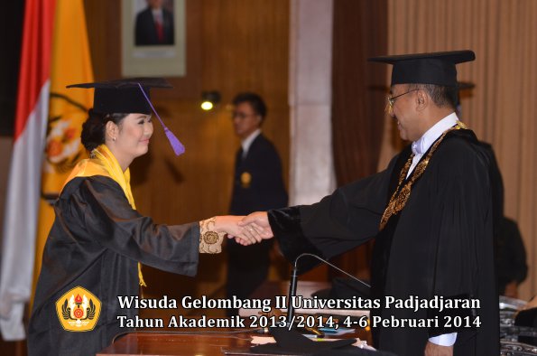 wisuda-unpad-gel-ii-ta-2013_2014-fakultas-psikologi-oleh-rektor-037