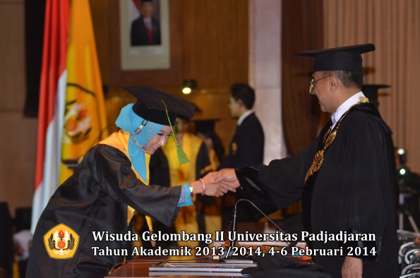 wisuda-unpad-gel-ii-ta-2013_2014-fakultas-kedokteran-oleh-rektor-106