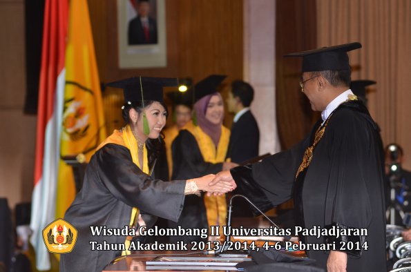 wisuda-unpad-gel-ii-ta-2013_2014-fakultas-kedokteran-oleh-rektor-109