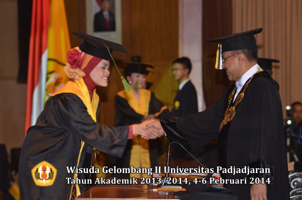 wisuda-unpad-gel-ii-ta-2013_2014-fakultas-kedokteran-oleh-rektor-140