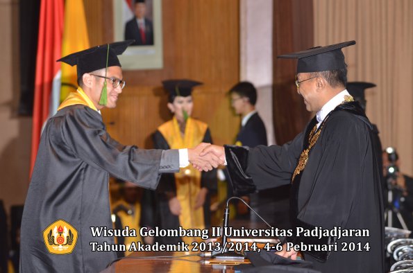 wisuda-unpad-gel-ii-ta-2013_2014-fakultas-kedokteran-oleh-rektor-174