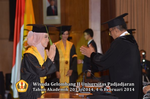 wisuda-unpad-gel-ii-ta-2013_2014-fakultas-kedokteran-oleh-rektor-219