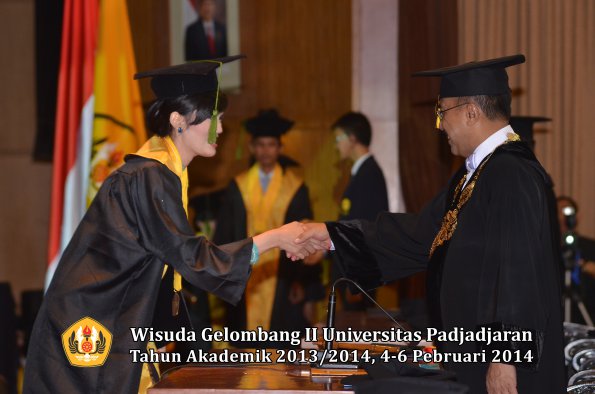 wisuda-unpad-gel-ii-ta-2013_2014-fakultas-kedokteran-oleh-rektor-223