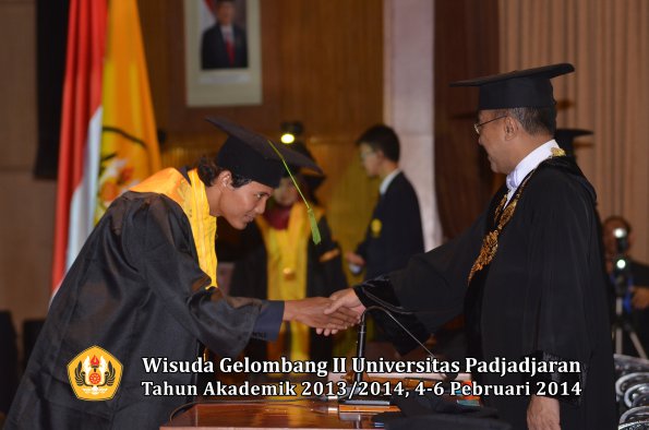 wisuda-unpad-gel-ii-ta-2013_2014-fakultas-kedokteran-oleh-rektor-226