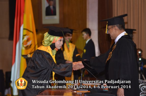 wisuda-unpad-gel-ii-ta-2013_2014-fakultas-kedokteran-oleh-rektor-230