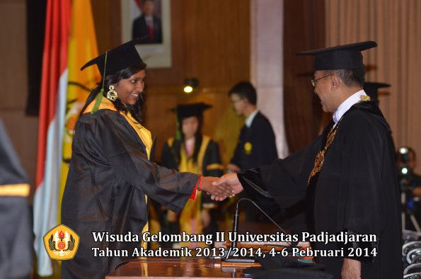 wisuda-unpad-gel-ii-ta-2013_2014-fakultas-kedokteran-oleh-rektor-251