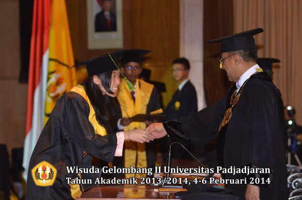 wisuda-unpad-gel-ii-ta-2013_2014-fakultas-kedokteran-oleh-rektor-252