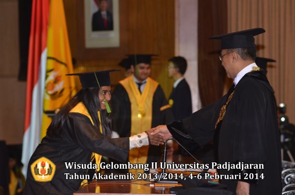 wisuda-unpad-gel-ii-ta-2013_2014-fakultas-kedokteran-oleh-rektor-260