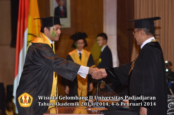 wisuda-unpad-gel-ii-ta-2013_2014-fakultas-kedokteran-oleh-rektor-261