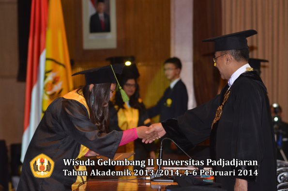 wisuda-unpad-gel-ii-ta-2013_2014-fakultas-kedokteran-oleh-rektor-264