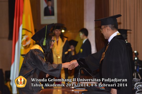 wisuda-unpad-gel-ii-ta-2013_2014-fakultas-kedokteran-oleh-rektor-265