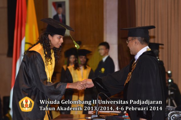 wisuda-unpad-gel-ii-ta-2013_2014-fakultas-kedokteran-oleh-rektor-266