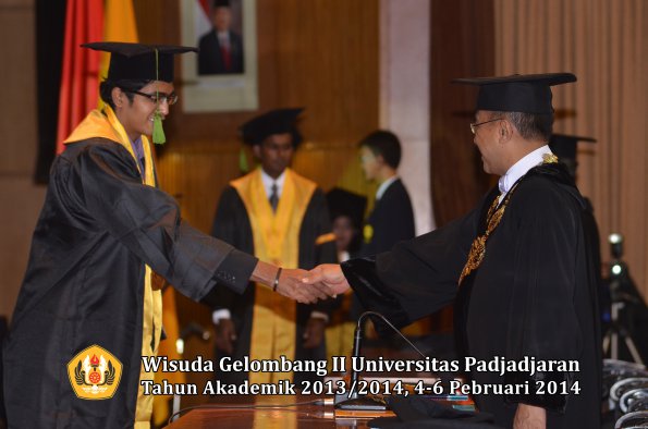 wisuda-unpad-gel-ii-ta-2013_2014-fakultas-kedokteran-oleh-rektor-271