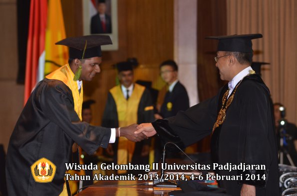 wisuda-unpad-gel-ii-ta-2013_2014-fakultas-kedokteran-oleh-rektor-272