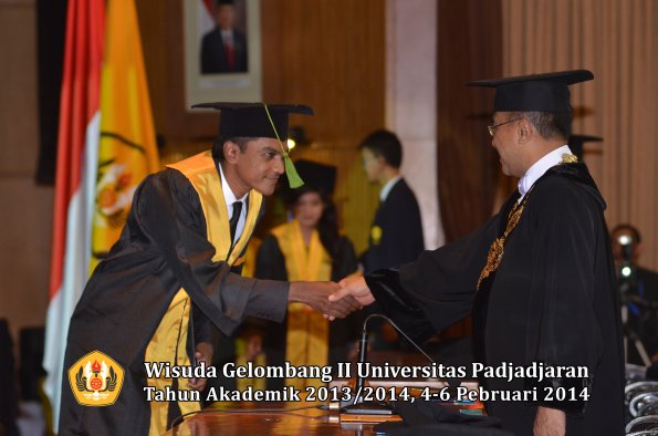 wisuda-unpad-gel-ii-ta-2013_2014-fakultas-kedokteran-oleh-rektor-273