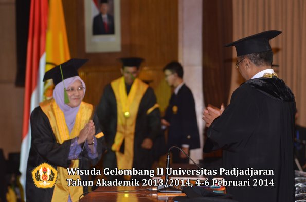 wisuda-unpad-gel-ii-ta-2013_2014-fakultas-kedokteran-oleh-rektor-275