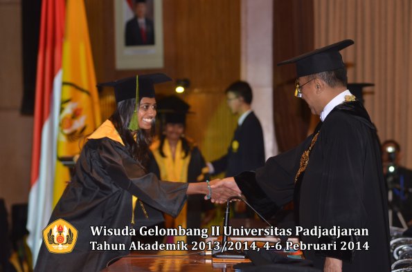 wisuda-unpad-gel-ii-ta-2013_2014-fakultas-kedokteran-oleh-rektor-278