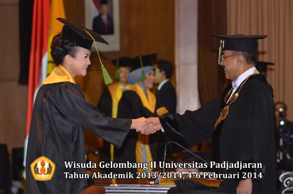 wisuda-unpad-gel-ii-ta-2013_2014-fakultas-kedokteran-oleh-rektor-279