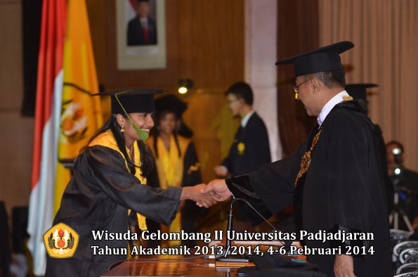 wisuda-unpad-gel-ii-ta-2013_2014-fakultas-kedokteran-oleh-rektor-280