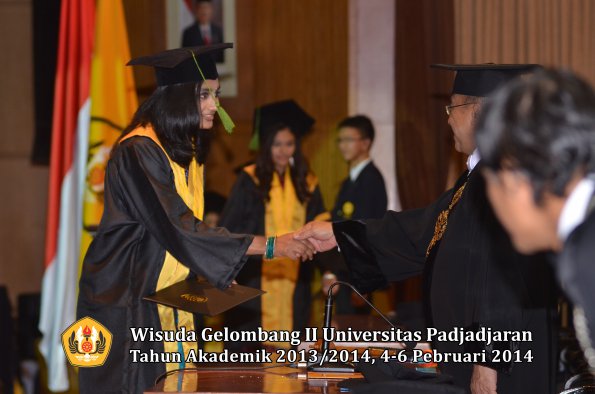 wisuda-unpad-gel-ii-ta-2013_2014-fakultas-kedokteran-oleh-rektor-282