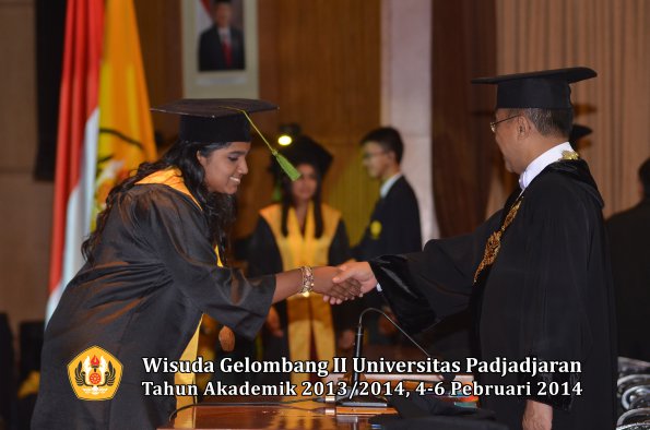 wisuda-unpad-gel-ii-ta-2013_2014-fakultas-kedokteran-oleh-rektor-284