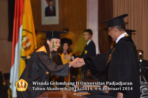 wisuda-unpad-gel-ii-ta-2013_2014-fakultas-kedokteran-oleh-rektor-286