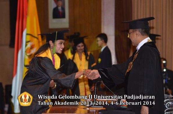 wisuda-unpad-gel-ii-ta-2013_2014-fakultas-kedokteran-oleh-rektor-288