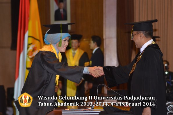 wisuda-unpad-gel-ii-ta-2013_2014-fakultas-kedokteran-oleh-rektor-290