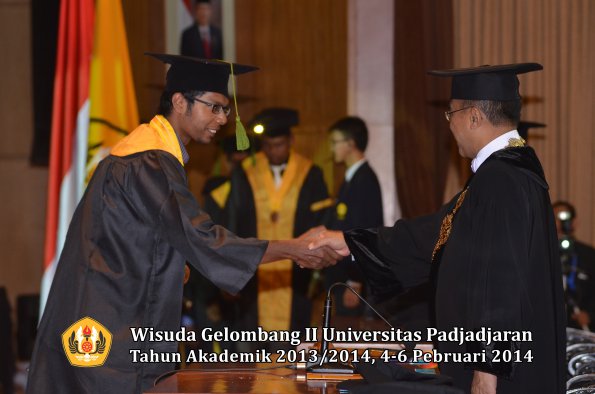 wisuda-unpad-gel-ii-ta-2013_2014-fakultas-kedokteran-oleh-rektor-291